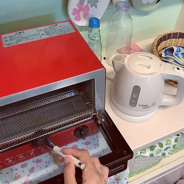 「トースター掃除どうしてる？パンくずから焦げ付きまでスッキリさせるアイデア6選」の画像