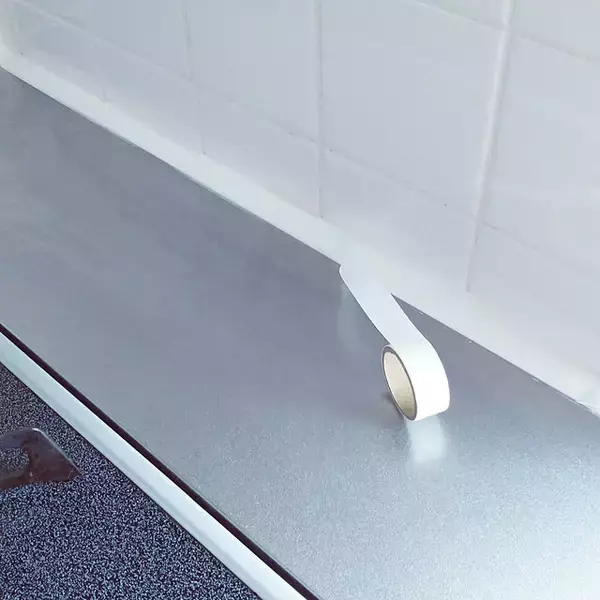 「貼るだけで汚れをブロック！家中で使える予防テク5選」の画像