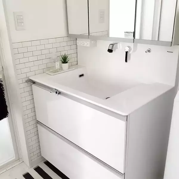 「貼るだけで汚れをブロック！家中で使える予防テク5選」の画像