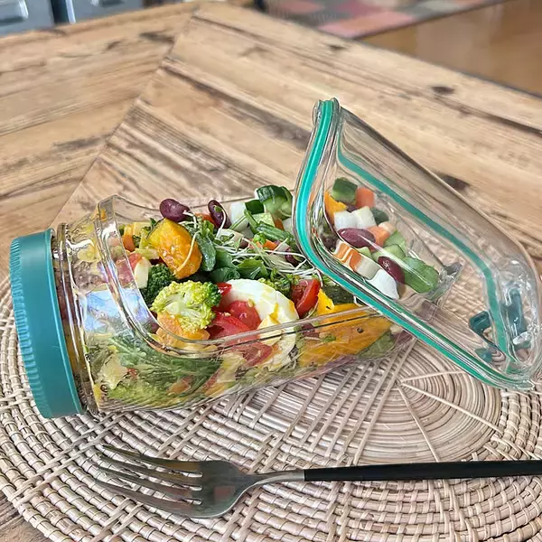 「「パカッと開いて食べやすい！液漏れも防ぐ天才設計のサラダポット 」by adamo さん」の画像