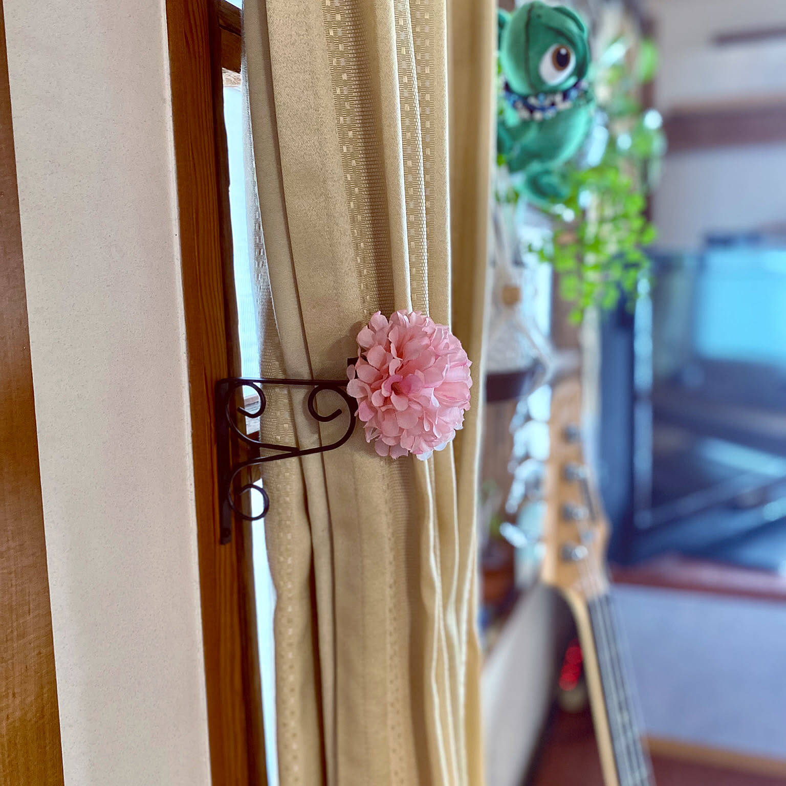 「アレンジも楽しめる、アイアンブラケット製カーテンホルダー」 by maroさん