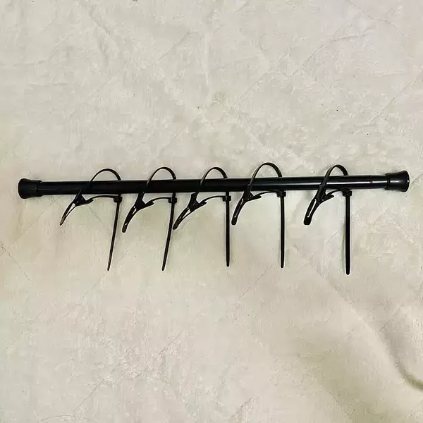 「「高さや長さの調整可能！玄関ドアに付けるクリップハンガー」 by Kusumiさん」の画像