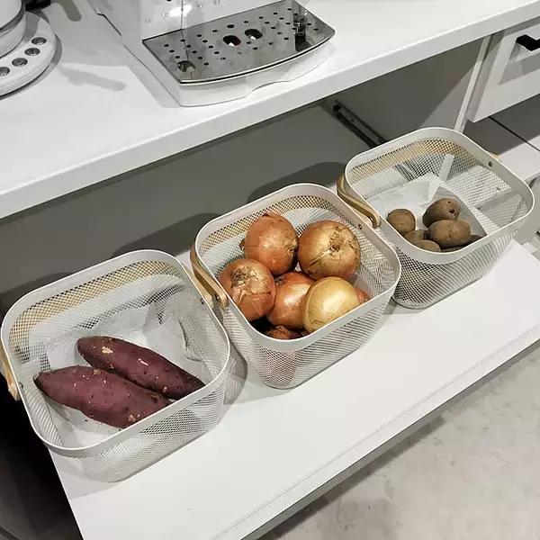 「ざっくり入れてもサマになる！IKEAのリーサトルプ収納実例」の画像