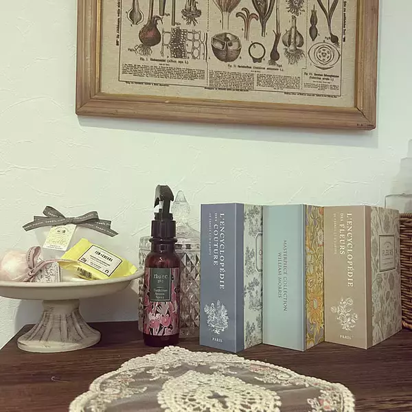 「ピッタリなものを見つけて綺麗に整える！セリアのフタ付き収納の活用アイディア」の画像