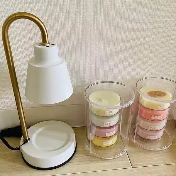 「ピッタリなものを見つけて綺麗に整える！セリアのフタ付き収納の活用アイディア」の画像