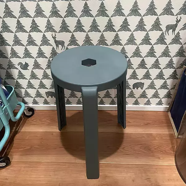 「インテリアのアクセントにもなる！汎用性の高いIKEAのスツール6選」の画像