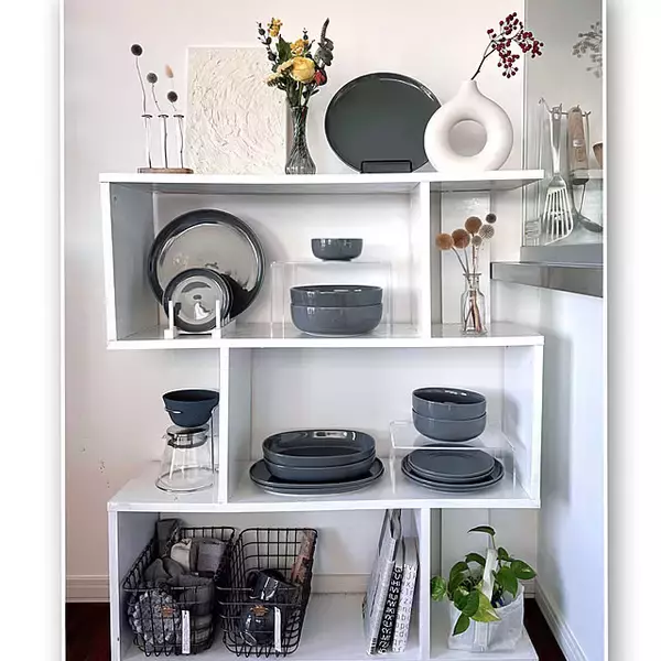「食器はこうやって整頓するのが正解！乱れがちな食器収納に終止符を打つアイデアとアイテムをご紹介」の画像