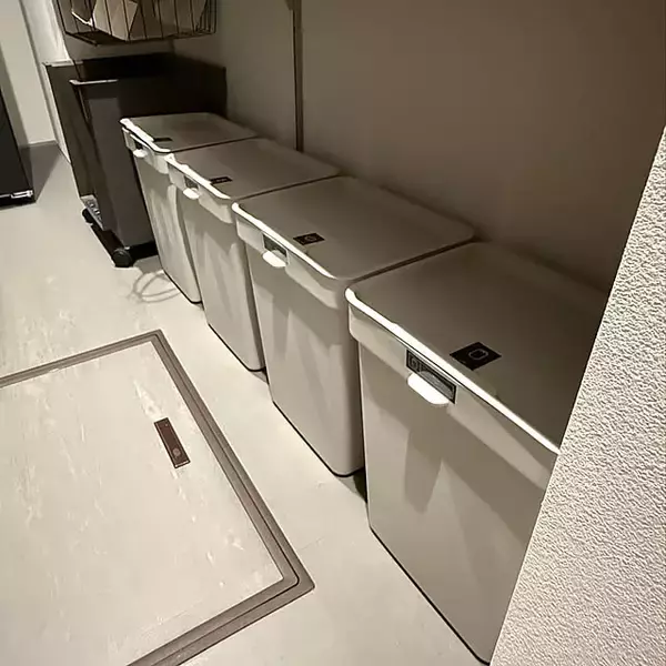 「使いやすさもデザインも妥協したくない！IKEAならお部屋にぴったりのゴミ箱が見つかる」の画像