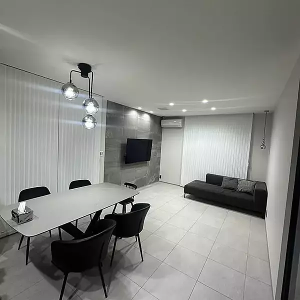 「「引き算でつくるホテルライク。グレーと黒が紡ぐ、ノイズレスな心地よい暮らし」 by cako_reformさん」の画像