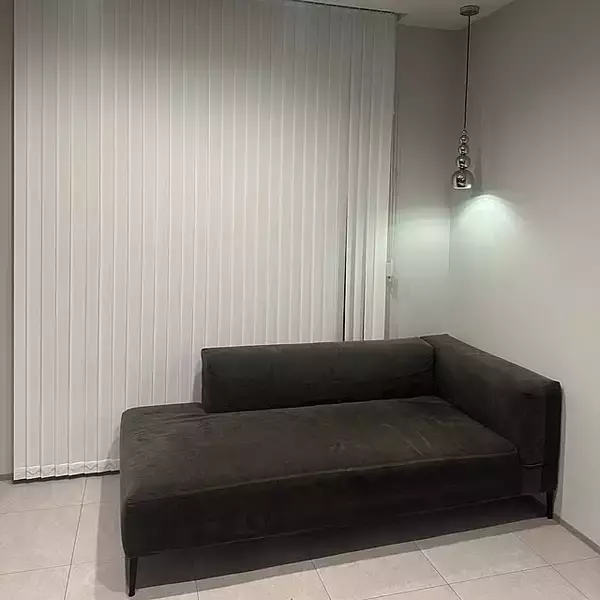 「「引き算でつくるホテルライク。グレーと黒が紡ぐ、ノイズレスな心地よい暮らし」 by cako_reformさん」の画像