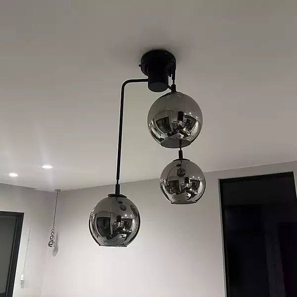 「「引き算でつくるホテルライク。グレーと黒が紡ぐ、ノイズレスな心地よい暮らし」 by cako_reformさん」の画像