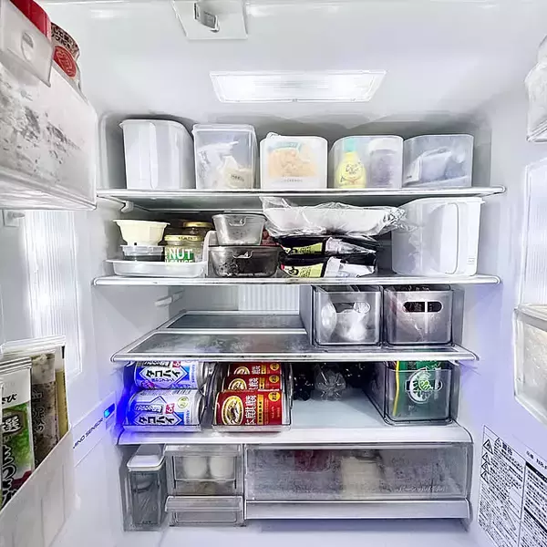 冷蔵庫内がごちゃついている方必見！食材の迷子やロスが解消する、冷蔵庫内の収納アイデア10選