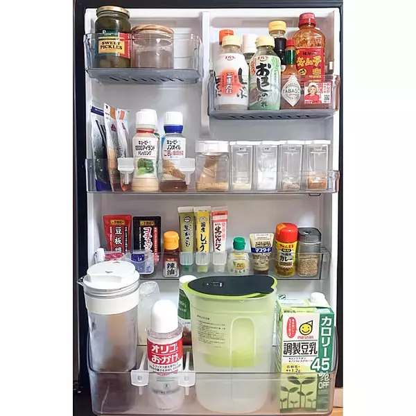 「冷蔵庫内がごちゃついている方必見！食材の迷子やロスが解消する、冷蔵庫内の収納アイデア10選」の画像