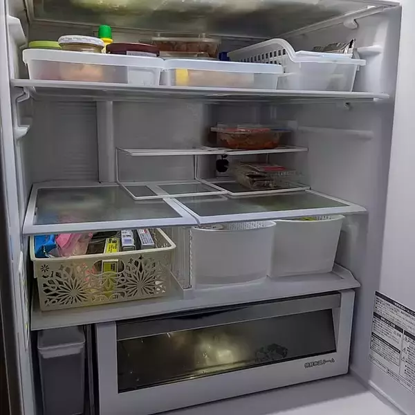 「冷蔵庫内がごちゃついている方必見！食材の迷子やロスが解消する、冷蔵庫内の収納アイデア10選」の画像