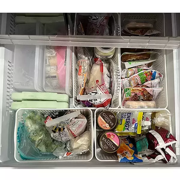 「冷蔵庫内がごちゃついている方必見！食材の迷子やロスが解消する、冷蔵庫内の収納アイデア10選」の画像