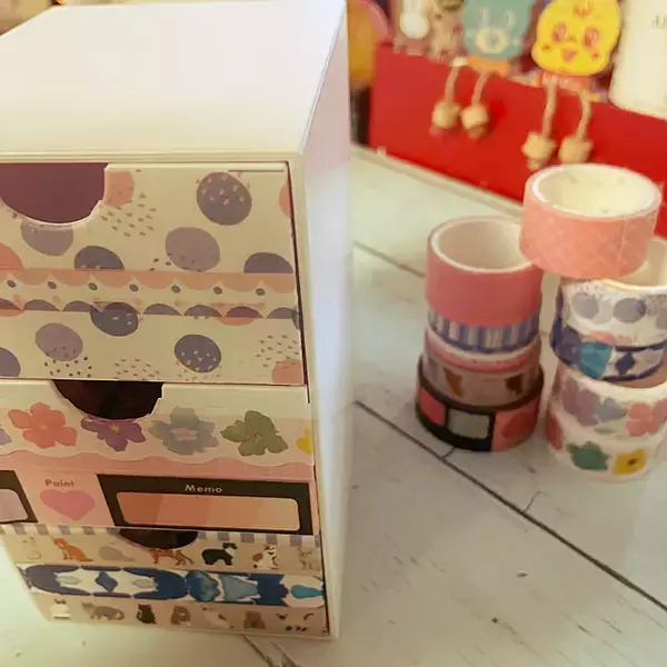 「100均アイテムを自分らしくDIY♪貼るだけ簡単マスキングテープ活用術」の画像