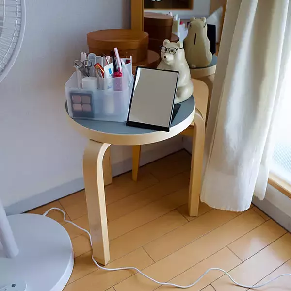 「ドレッサーを置く場所がなくでも大丈夫！コンパクトで使いやすい、メイクスペースづくりのアイデア集」の画像