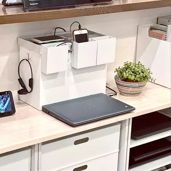 端末もコードもすっきり整う♪快適なデジタルライフを支える、我が家の充電ステーション