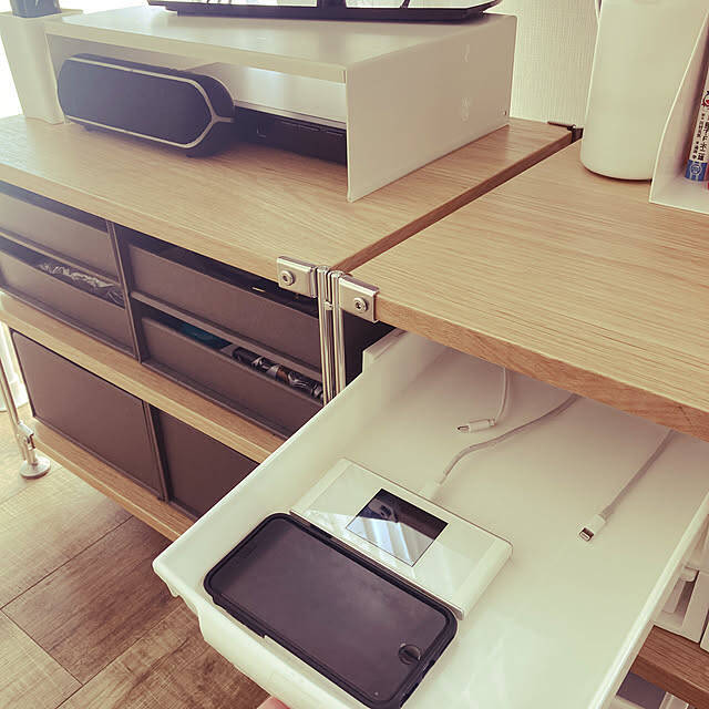 端末もコードもすっきり整う♪快適なデジタルライフを支える、我が家の充電ステーション
