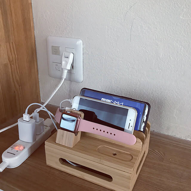 端末もコードもすっきり整う♪快適なデジタルライフを支える、我が家の充電ステーション
