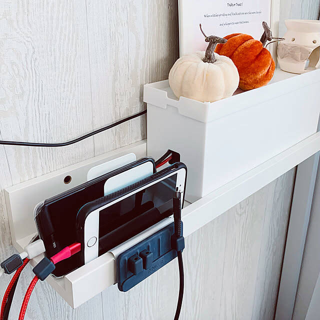 端末もコードもすっきり整う♪快適なデジタルライフを支える、我が家の充電ステーション