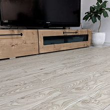 DIYで床の印象をがらりと変える！フロアタイルに挑戦