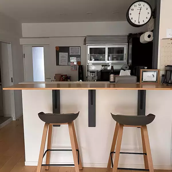 「お部屋の雰囲気もワンランクアップ♪実用的でインテリアとしても楽しめるキッチンカウンターのDIY実例」の画像