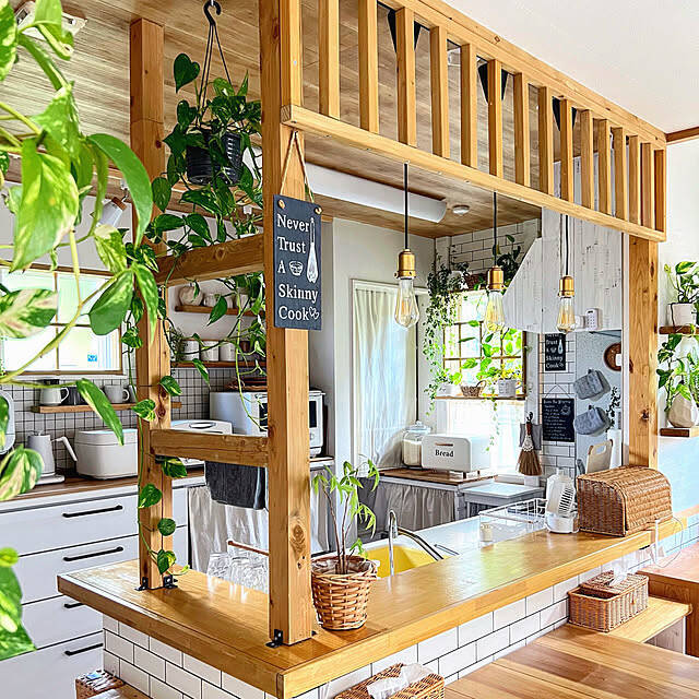 お部屋の雰囲気もワンランクアップ♪実用的でインテリアとしても楽しめるキッチンカウンターのDIY実例