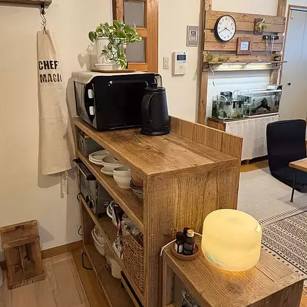 「お部屋の雰囲気もワンランクアップ♪実用的でインテリアとしても楽しめるキッチンカウンターのDIY実例」の画像