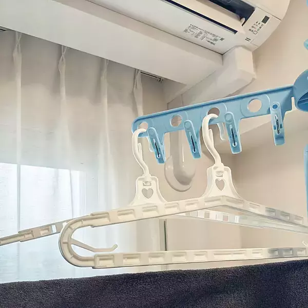 「コスパ抜群！そろえて使いやすい、収納から洗濯まで大活躍する100均ハンガー」の画像