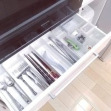 ニトリのアイテムで解決！食器棚がすっきり整う収納アイデア