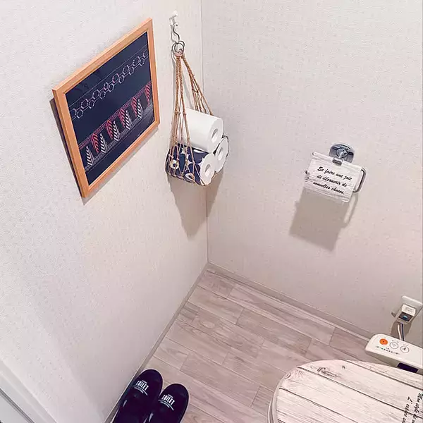 「ごちゃつくトイレがスッキリ♪真似したくなるトイレ収納実例6選」の画像