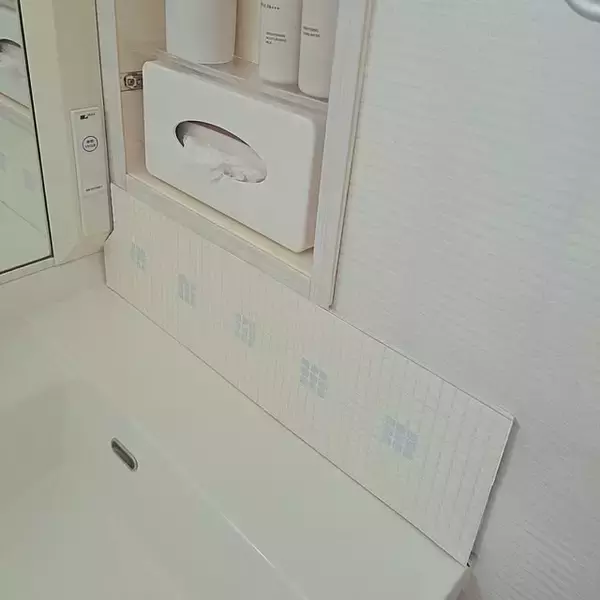 「きれいな洗面所をキープする！水はねを防ぐアイディア10選」の画像