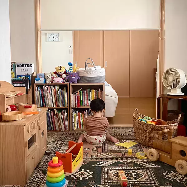 「お気に入りの本がもっと身近に。本棚の置き方アイデア7選」の画像