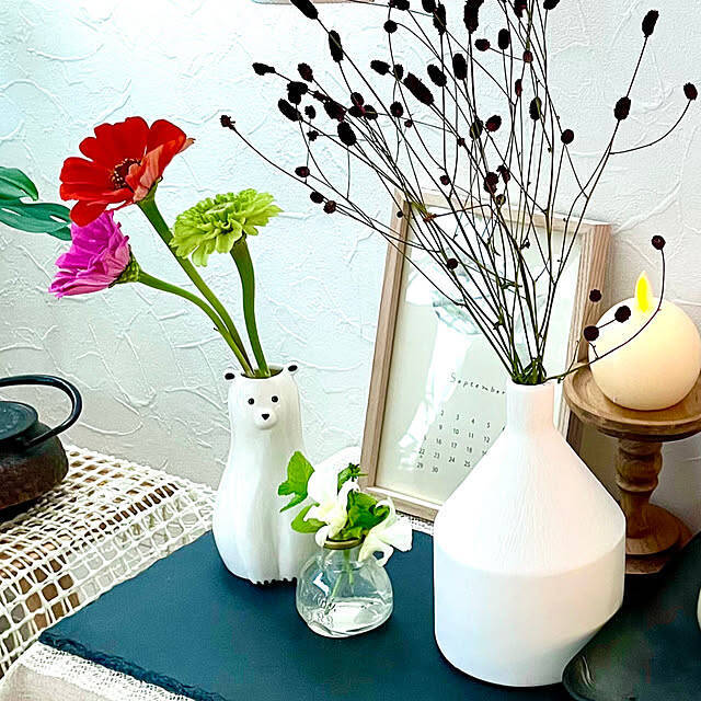 はっと目を惹くデザインのものもたくさん。お花のある暮らしをもっと楽しめるフラワーベース6選