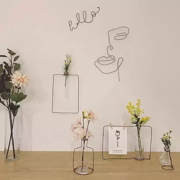 「お部屋に繊細で美しい作品をプラス。自由に線を描くワイヤークラフトの手作りアイデア」の画像