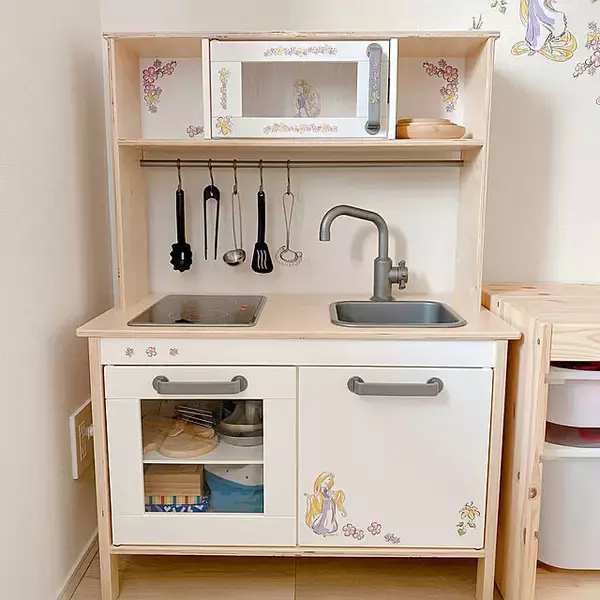 「ママも子どもも満足な空間へ☆インテリアに馴染むIKEAのおままごとキッチン」の画像