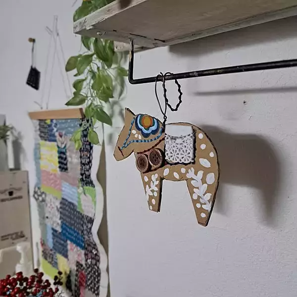 「身近な資材で暮らしを彩る！ダンボールの賢い再利用方法6選」の画像