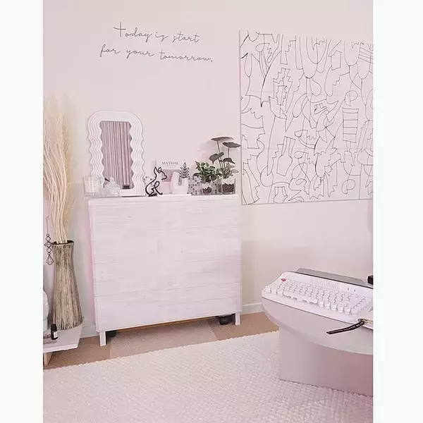 「DIYにもディスプレイにも大活躍♪100均のリメイクシート活用アイデア」の画像