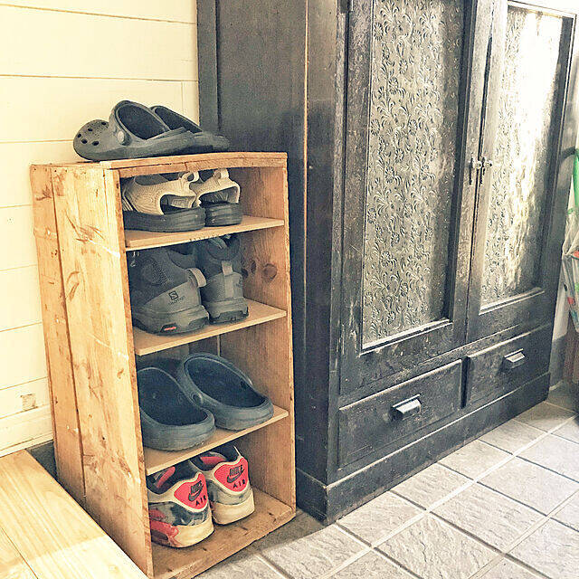 玄関に入るたび心も踊る♡収納力もデザインもちょうどいいDIYの下駄箱 