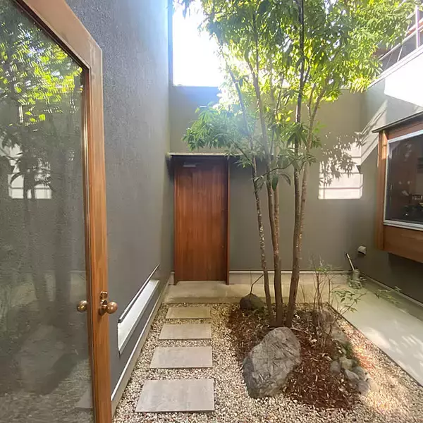 「自然を感じながらくつろぎの空間づくりを♪中庭のあるおうちカタログ」の画像