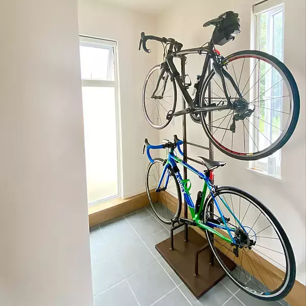 「自転車の定位置決定♪邪魔にならない自転車の置き方アイデア」の画像