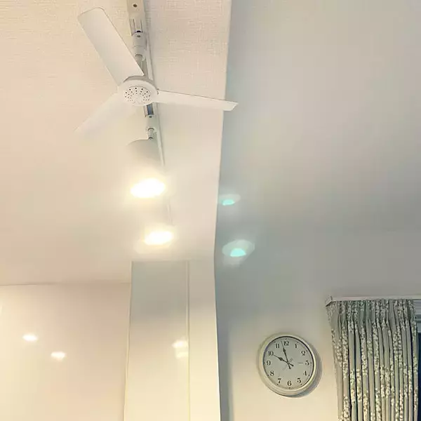 「空気を回してインテリアにもなる♪シーリングファンライトのある暮らし」の画像