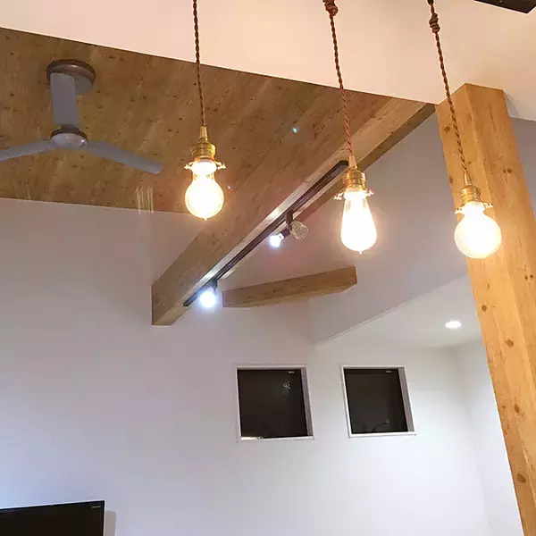 「空気を回してインテリアにもなる♪シーリングファンライトのある暮らし」の画像