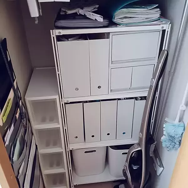 「見せると隠すを使い分け♪スチールラックで整うインテリアと収納の実例6選」の画像