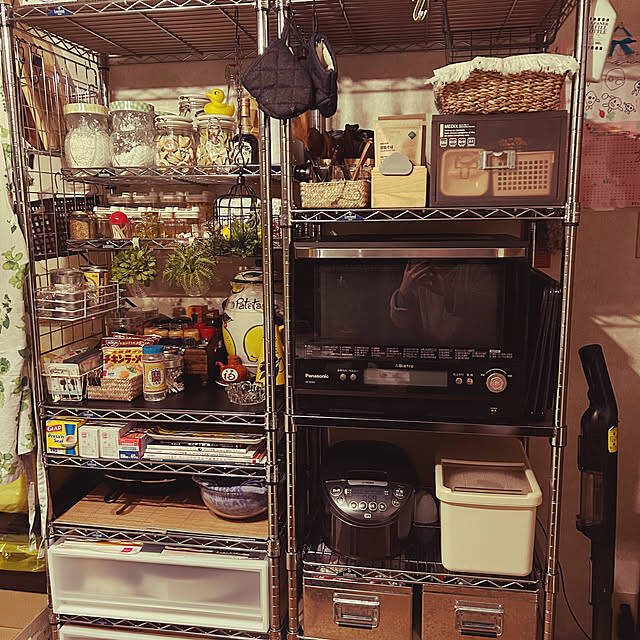 見せると隠すを使い分け♪スチールラックで整うインテリアと収納の実例6選