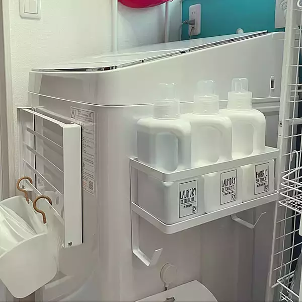 「生活感の出やすいシャンプーや洗剤に統一感を！100均の詰め替えボトル6選」の画像