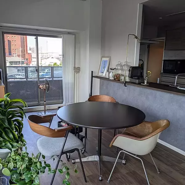 「「広く大きな窓のある、ミッドセンチュリー×インダストリアルな住まい」 by okayuさん」の画像