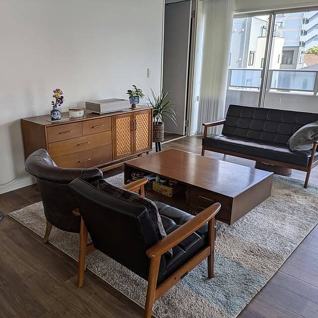 「広く大きな窓のある、ミッドセンチュリー×インダストリアルな住まい」 by okayuさん