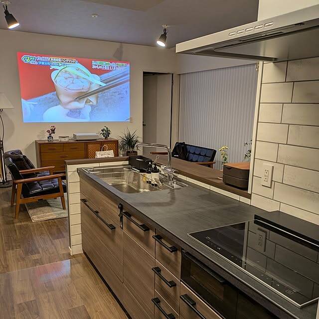 「広く大きな窓のある、ミッドセンチュリー×インダストリアルな住まい」 by okayuさん